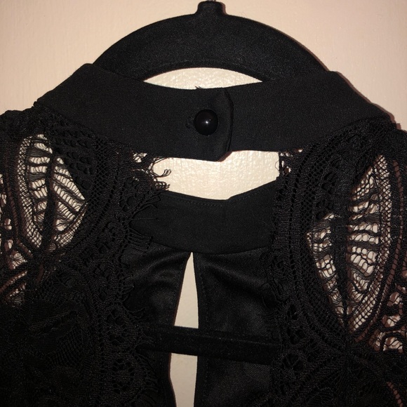 Black Small Lace Back Crop Top - Picture 4 of 6